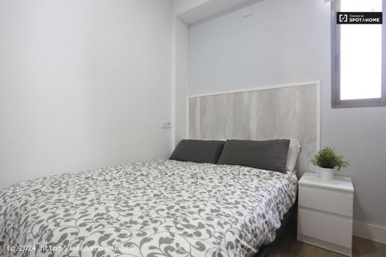 Acogedora habitación en alquiler en un apartamento de 8 habitaciones en Pirámides - MADRID