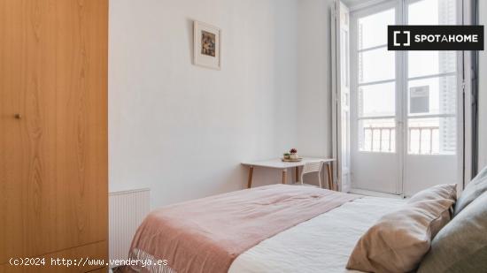 ¡Habitaciones en alquiler en un apartamento de 5 habitaciones en Madrid! - MADRID