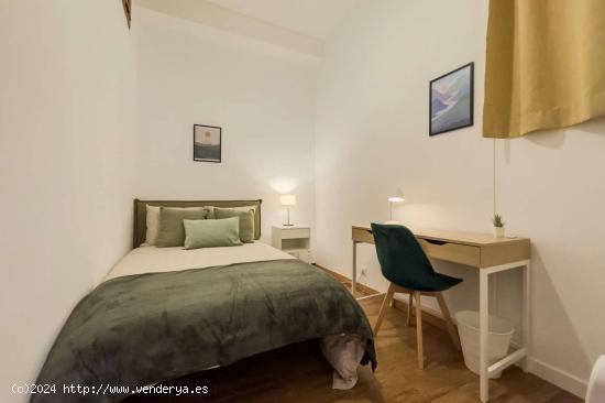  Elegante habitación en apartamento de 6 dormitorios en Barri Gotic, Barcelona - BARCELONA 