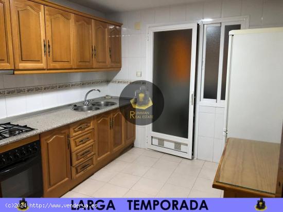  ERASMUS/EST/ Piso amueblado con TRES dormitorios en zona Traumatología-Barrio San Francisco - GRANA 