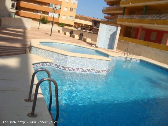 Apartamento seminuevo con vistas al mar y con piscina - VALENCIA