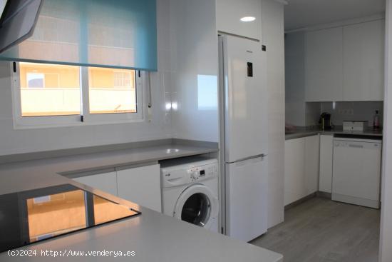 Apartamento seminuevo con vistas al mar y con piscina - VALENCIA