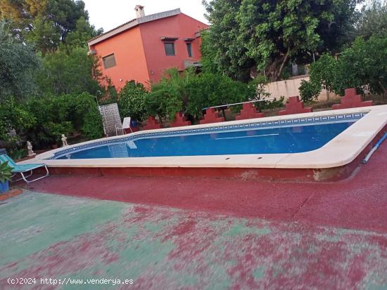  Chalet con Piscina y Amplia Parcela junto a Urbanización L'Abeller, Borriol - CASTELLON 