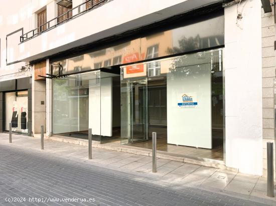  LOCAL COMERCIAL EN PLENO CENTRO PARA ALQUILER - BADAJOZ 