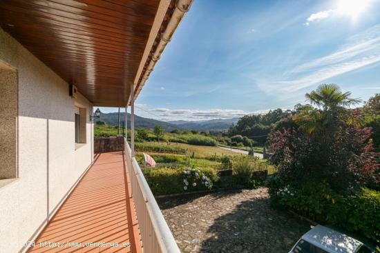 CASA DE DOS PLANTAS CON FINCA EN SOTOMAIOR - PONTEVEDRA