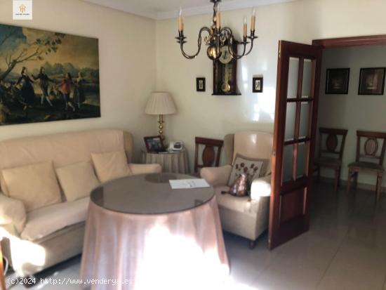 Se VENDE PISO en ZONA COLÓN (centro) - CACERES