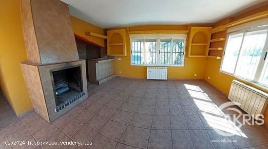 ¡¡VIVIENDA OKUPADA, NO SE PUEDE VISITAR!! FORMADA POR 2 CHALETS