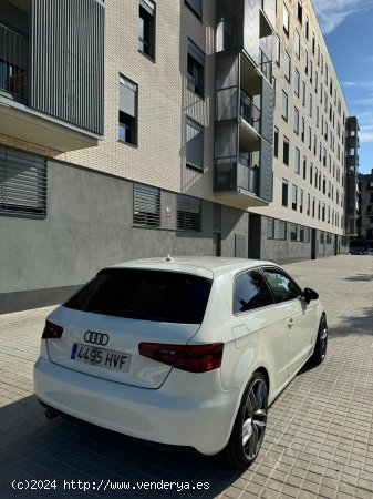 Audi A3 1.6 TDI S-LINE - Cornellà