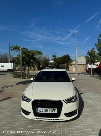 Audi A3 1.6 TDI S-LINE - Cornellà