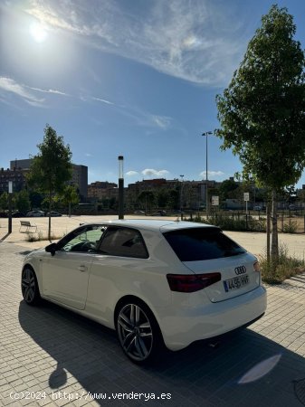 Audi A3 1.6 TDI S-LINE - Cornellà