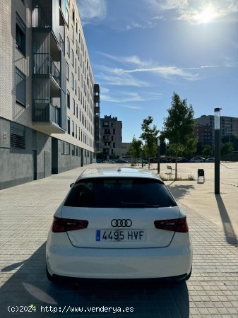 Audi A3 1.6 TDI S-LINE - Cornellà