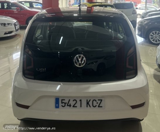 Volkswagen Up 1.0 60 CV de 2017 con 124.000 Km por 7.900 EUR. en Tenerife