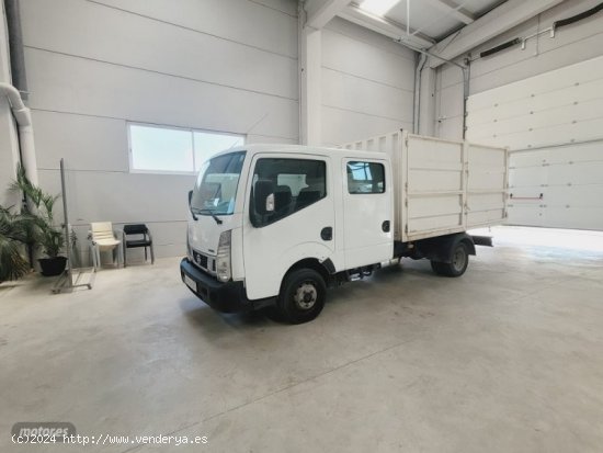 Nissan Cabstar volquete doble cabina de 2014 con 148.628 Km por 18.500 EUR. en Valencia