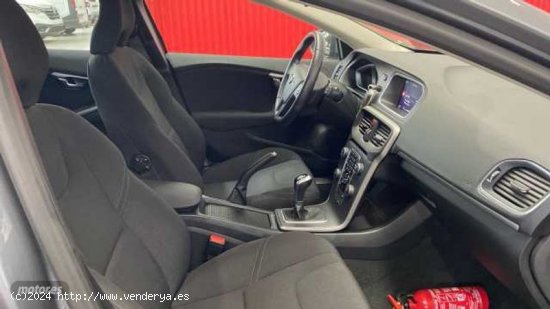 Volvo V 40 V40 Kinetic D2 de 2018 con 103.176 Km por 15.400 EUR. en Sevilla