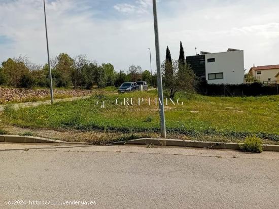 TERRENO URBANO EN SANT QUINTI DE MEDIONA - BARCELONA