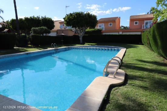 Chalet en residencial con piscina comunitaria - VALENCIA