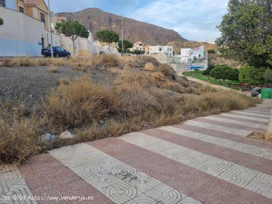 Solar en la zona de chalet de las colinas, aguadulce !!! - ALMERIA