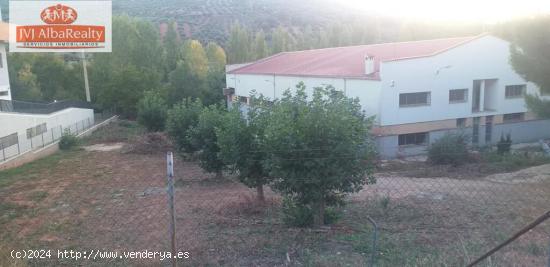 NAVE INDUSTRIAL EN VENTA EN EL SALOBRE ( POSIBILIDAD DE HABILITAR COMO CASA RURAL) - ALBACETE