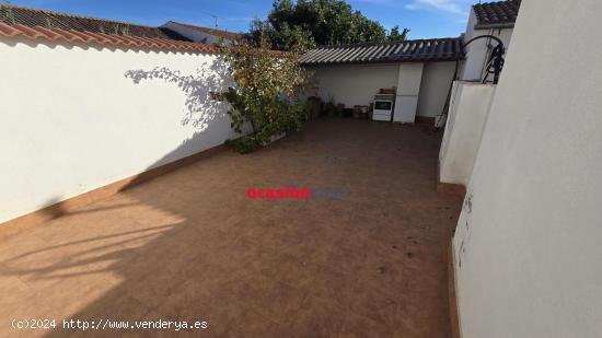 CASA CON TEJADO NUEVO Y PATIO - CORDOBA