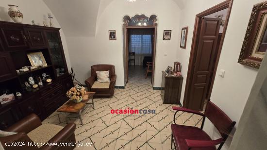 CASA CON TEJADO NUEVO Y PATIO - CORDOBA