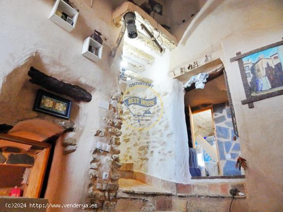 CASA CON VISTAS ESPECTACULARES EN CASCO ANTIGUO DE BOCAIRENT (VALENCIA) - VALENCIA