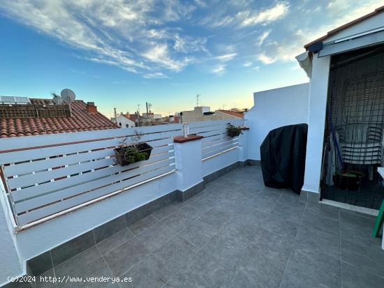 Ático con 2 habitaciones y terraza en Calella - BARCELONA