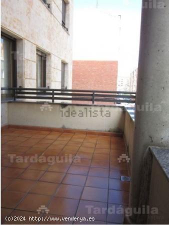 VIVIENDA SEMINUEVA EN LA ZONA DEL CAMPUS UNIVERSITARIO - SALAMANCA