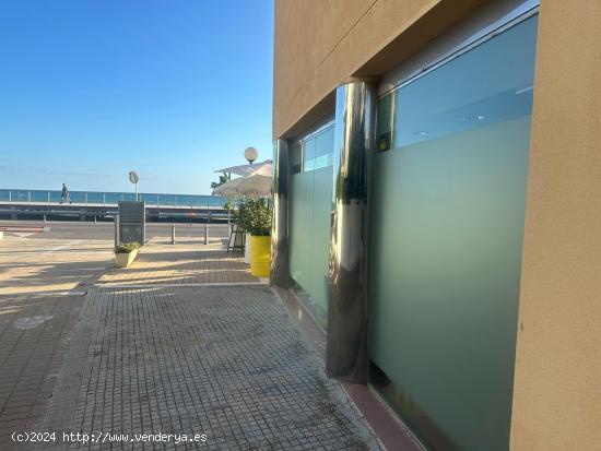  MAGNIFICO LOCAL DE 128 M2 + TERRAZA DE 67 M2  EN PRIMERA LINEA DE MAR EN CAMBRILS - COSTA DORADA - T 