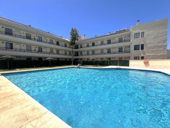 APARTAMENTO VISTAS AL MAR DOS DORMITORIOS TORREBLANCA. PISCINA Y GARAGE - MALAGA