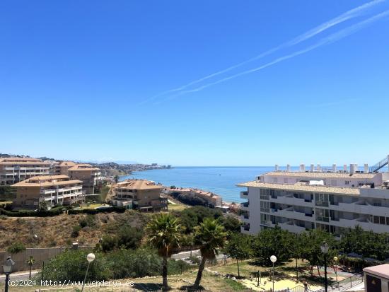 APARTAMENTO VISTAS AL MAR DOS DORMITORIOS TORREBLANCA. PISCINA Y GARAGE - MALAGA