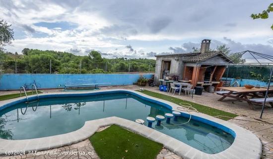 URB. PEDRASANTA. CASA A 4 VIENTOS CON PISCINA - BARCELONA