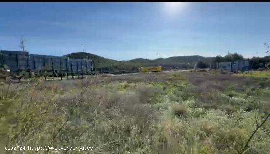 SOLAR EN LA ENTRADA DEL PARC EMPRESARIAL DE CALAFELL - TARRAGONA