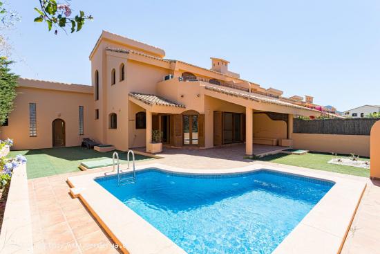  Villa de lujo 3 dormitorios con piscina, garaje doble y sótano de grandes dimensiones - MURCIA 