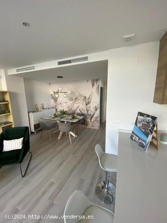 Chalet Adosado con parcela 263m2 - MALAGA