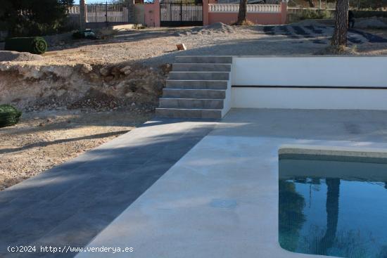 Impresionante piscina - VALENCIA