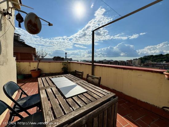 Increible Ático con terraza y vistas al mar, al puerto, Montjuic y Tibidabo Terraza de 45m2 - BARCE