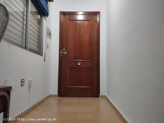 Se vende vivienda de cuatro dormitorios en zona Colon con garaje - CACERES