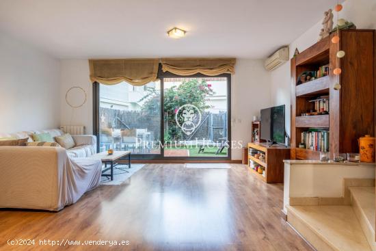 Casa adosada con piscina comunitaria en Quintmar - BARCELONA