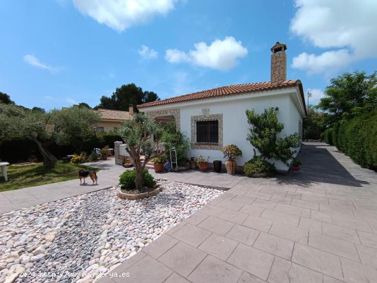 Bonita villa con piscina a 5 minutos de la playa en L'Ametlla de Mar - TARRAGONA