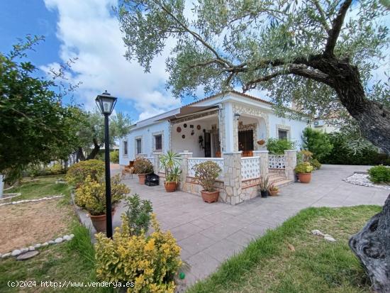 Bonita villa con piscina a 5 minutos de la playa en L'Ametlla de Mar - TARRAGONA