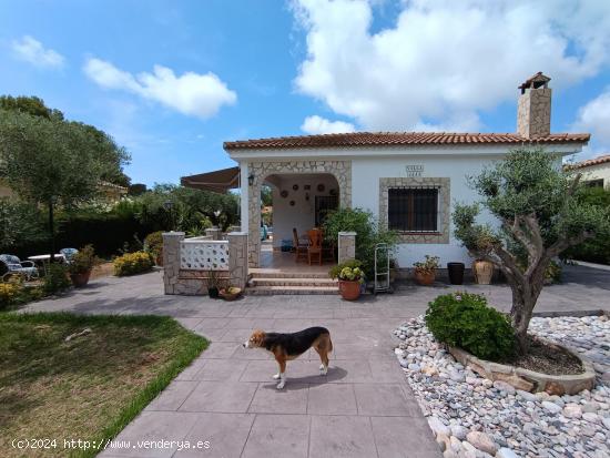 Bonita villa con piscina a 5 minutos de la playa en L'Ametlla de Mar - TARRAGONA