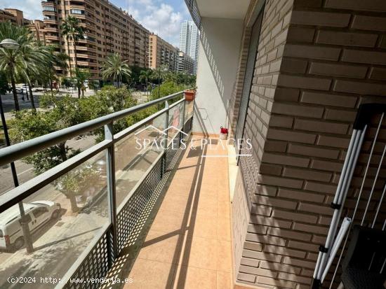  Amplio amueblado piso de 3 habitaciones en Avenida de Francia - VALENCIA 