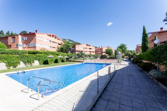 MAGNÍFICO PISO AMUEBLADO EN PLANTA EN URBANIZACIÓN CERRADA CON PISCINA - MADRID