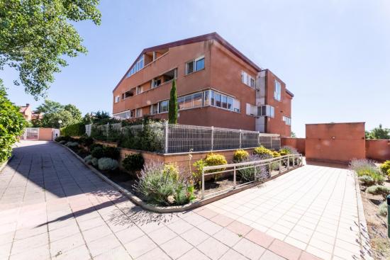 MAGNÍFICO PISO AMUEBLADO EN PLANTA EN URBANIZACIÓN CERRADA CON PISCINA - MADRID