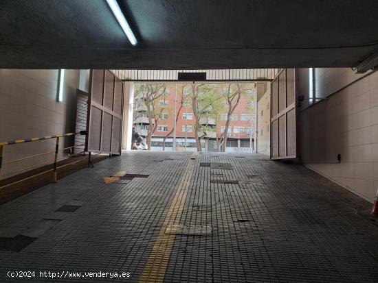 VENTA DE 3 Plazas de Parking en la Calle Entenza/Josep Tarradellas - BARCELONA