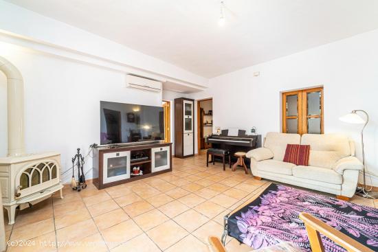 Planta baja de 3 habitaciones, 2 baños, terraza y patio en Sa Cabaneta. - BALEARES