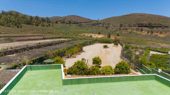 FINCA CON CASA - SANTA CRUZ DE TENERIFE