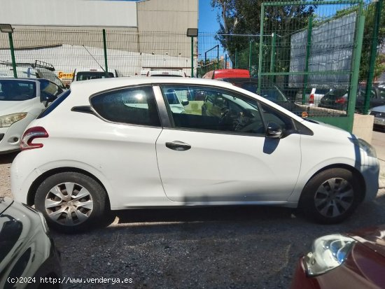 Peugeot 208 1.4 - Cornellà