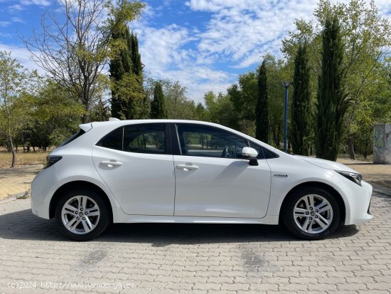 Toyota Corolla Active e-CVT 125H 1.8 122cv. *IVA deducible* *Garantía Toyota* *Nacional* *235€/me