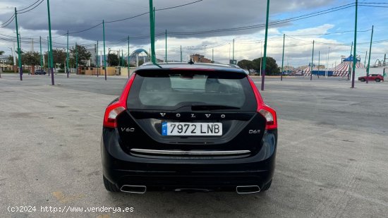 Volvo V60 TWIN ENGINE HIBRIDO ENCUFABLE DIESEL CERTIFICADO DE KILOMETROS Y CARROCERIA - Malaga